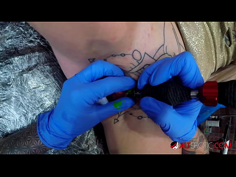 ❤️ Extrem tattooed Hottie Sully Savage krut en Tattoo op hirem Klitoris Anal Porno op Porno lb.hentaivost.ru ❌
